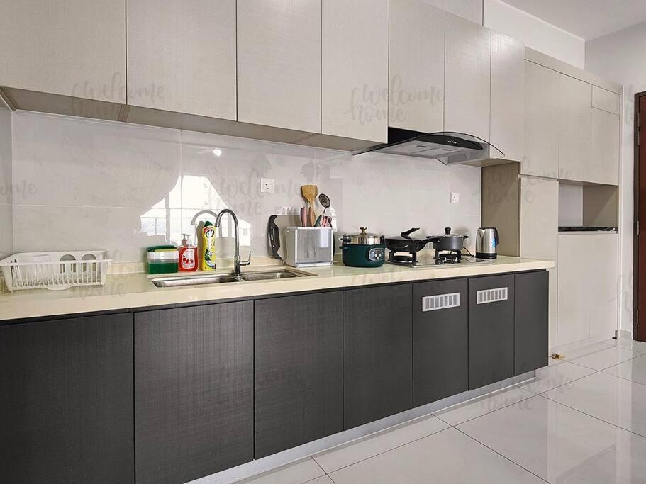 Bay Laurel, Country Garden Danga Bay Homestay By Welcome Home Джохор-Бару Екстер'єр фото